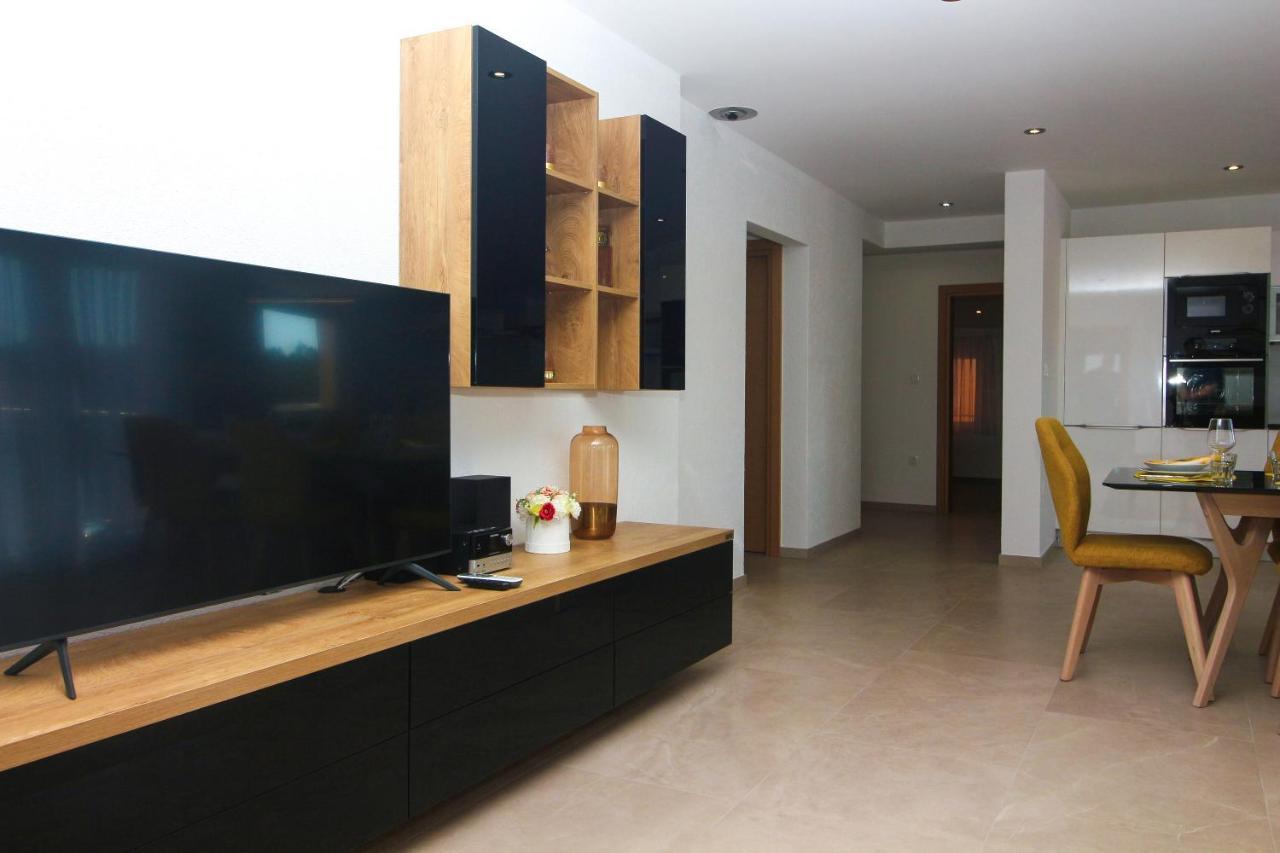 Grande Rosa Apartment Vrulje  Exterior photo